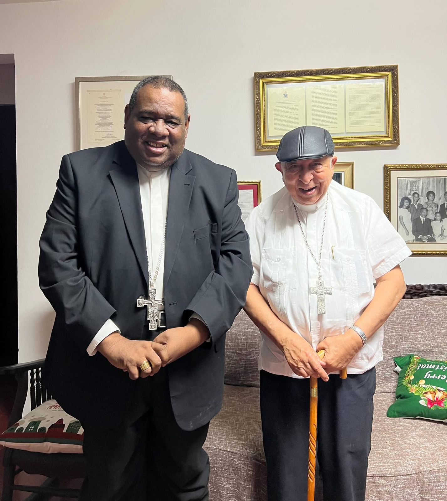 Obispo de Higüey visita a Monseñor de la Rosa y Carpio por sus 37 años de ordenación espiscopal