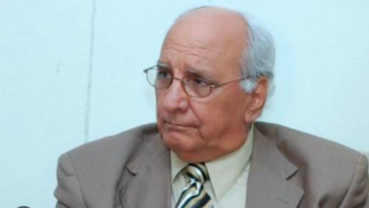 Fallece Enmanuel Castillo, destacado sociólogo y director del periódico La Información en Santiago
