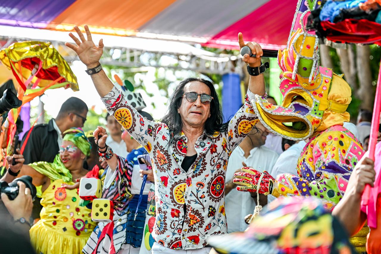 Carnaval de Santiago cierra su segundo domingo a golpe de música y Lechón