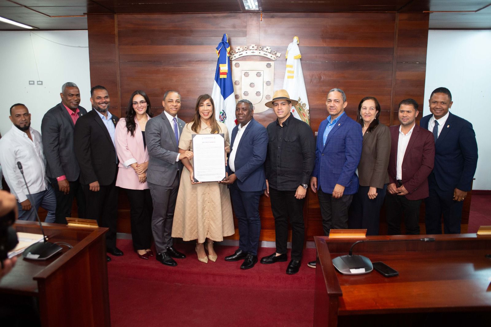 Ayuntamiento de Santiago declara a la periodista Grisbel Medina como Hija Adoptiva del municipio