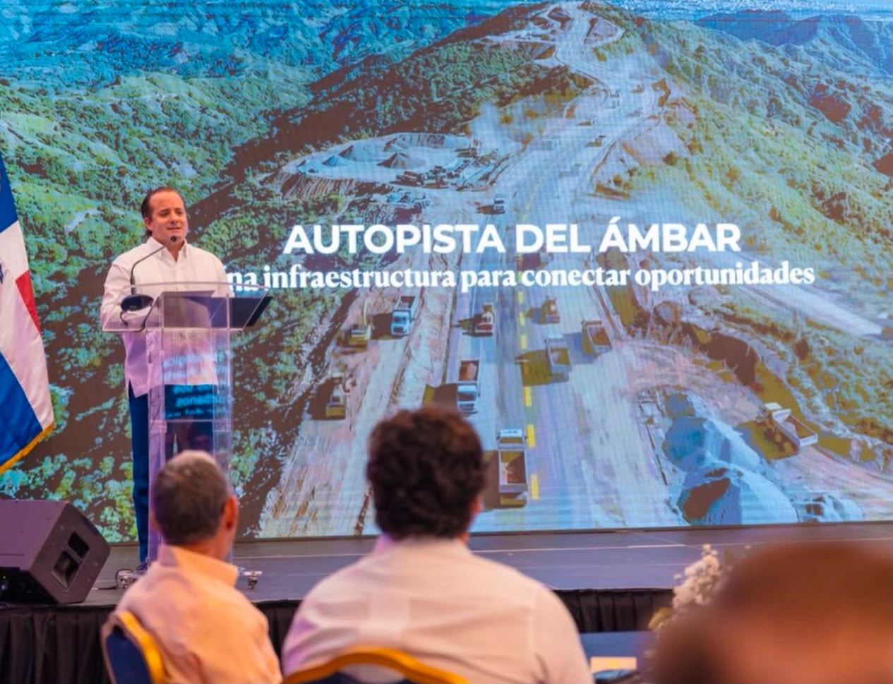 Paliza presenta a puertoplateños bondades de la Autopista del Ámbar.