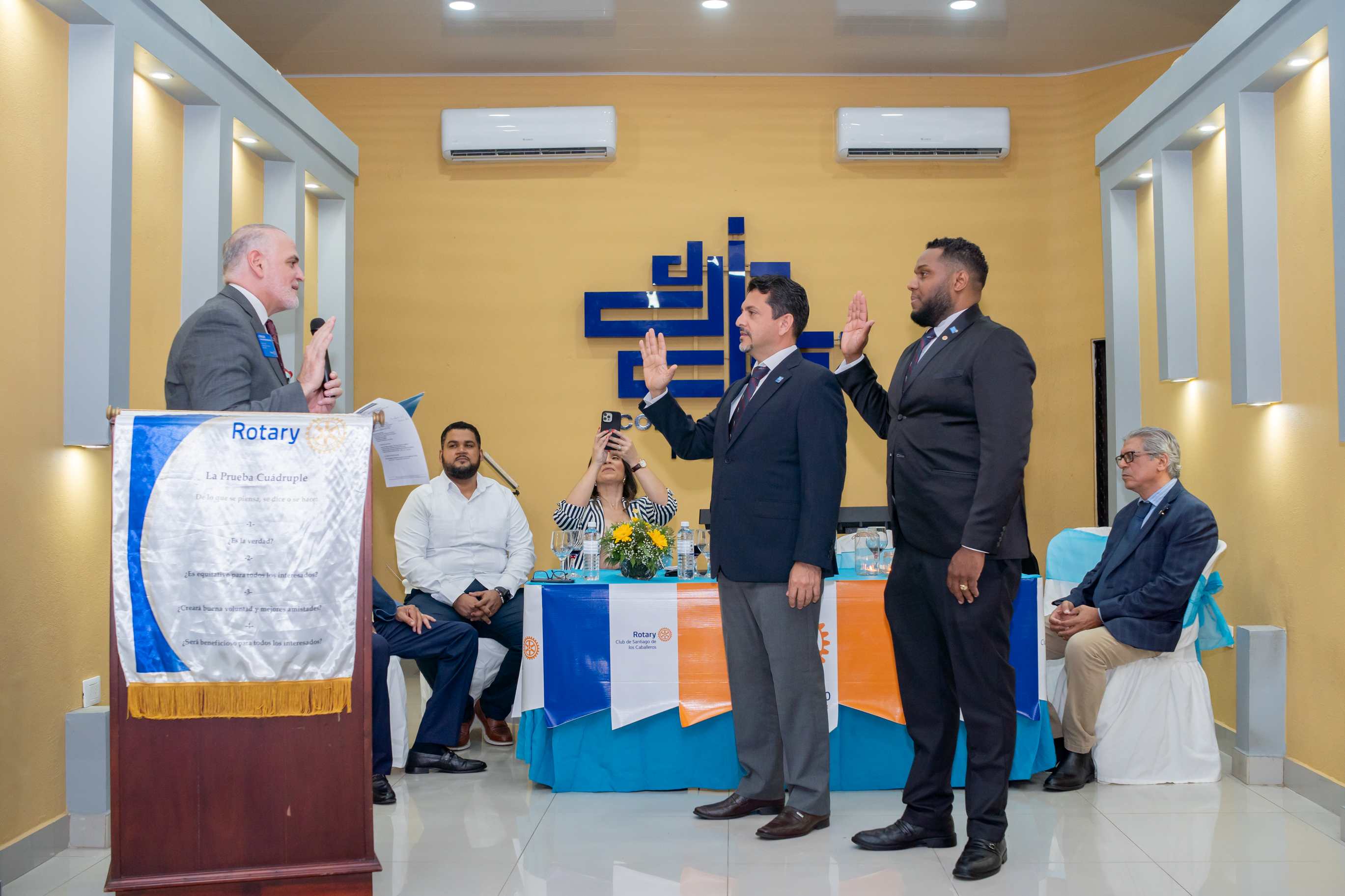 Clubes rotarios Santiago de los Caballeros, Rincón Largo realizan el cambio de directiva y reciben visita de Gobernador Distrital.