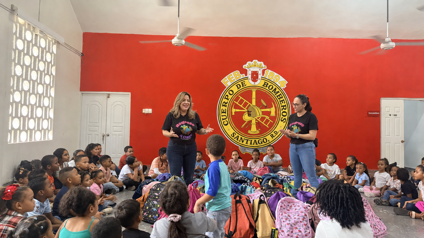 SINERGIA entrega útiles escolares a niños de Santiago y Santiago Rodríguez por cuarto año consecutivo