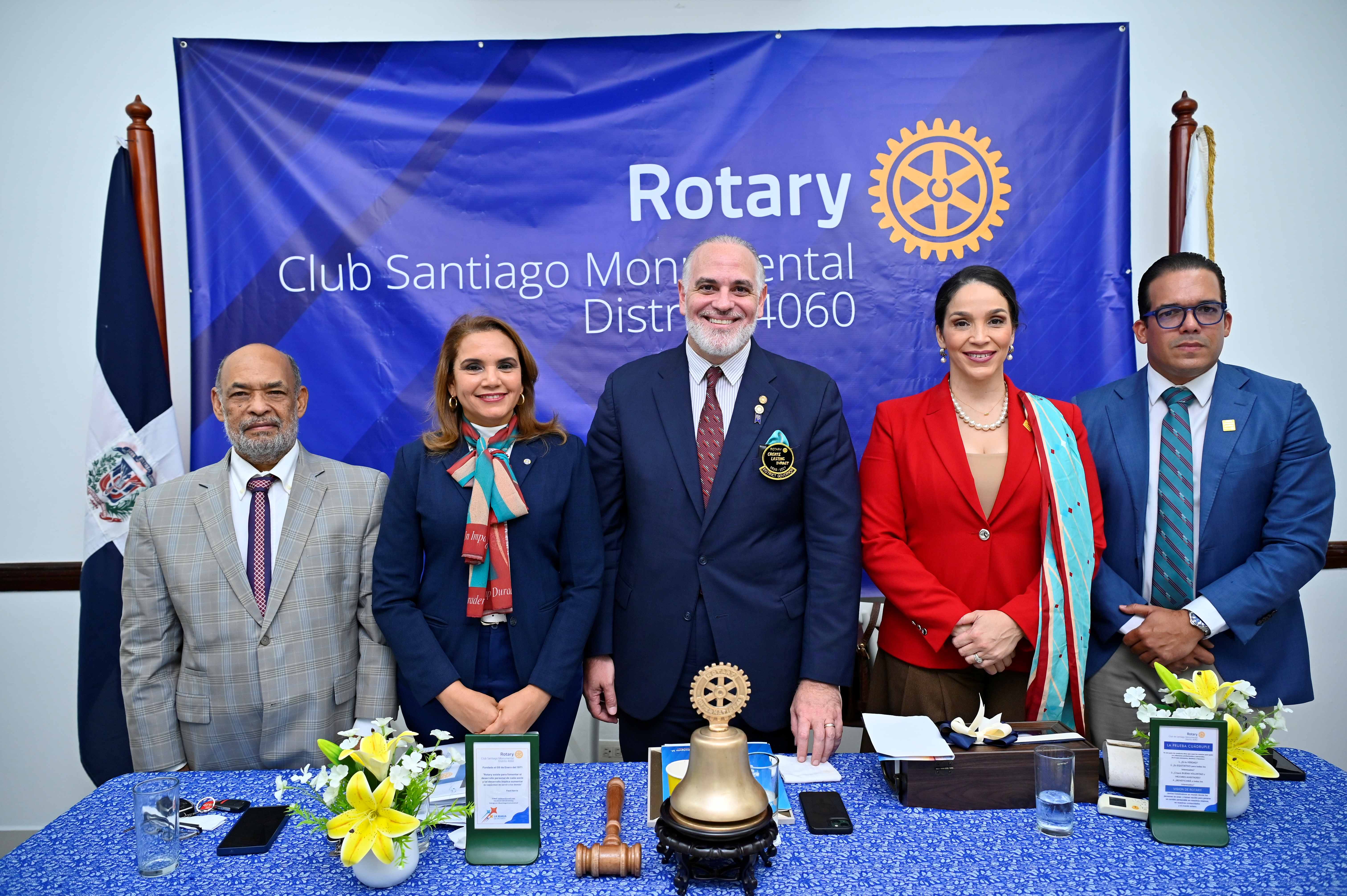 Club Rotario Santiago Monumental recibe al gobernador distrital