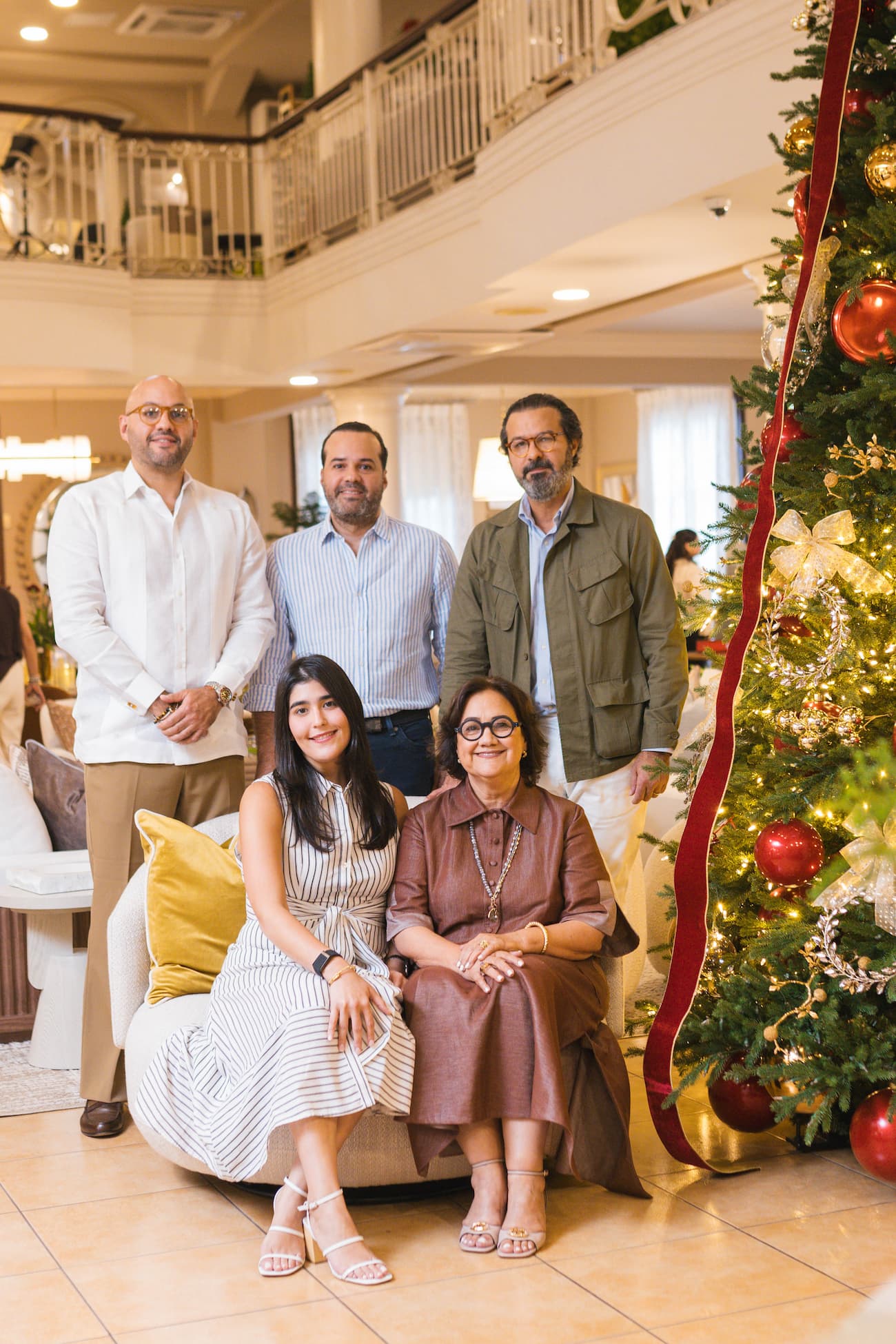 Charo recibe la Navidad con una colección que reinventa el encanto de la época.