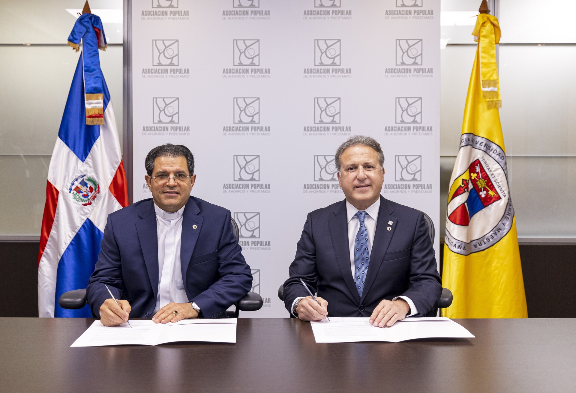 APAP y PUCMM llevan la inteligencia artificial a los pequeños comercios.