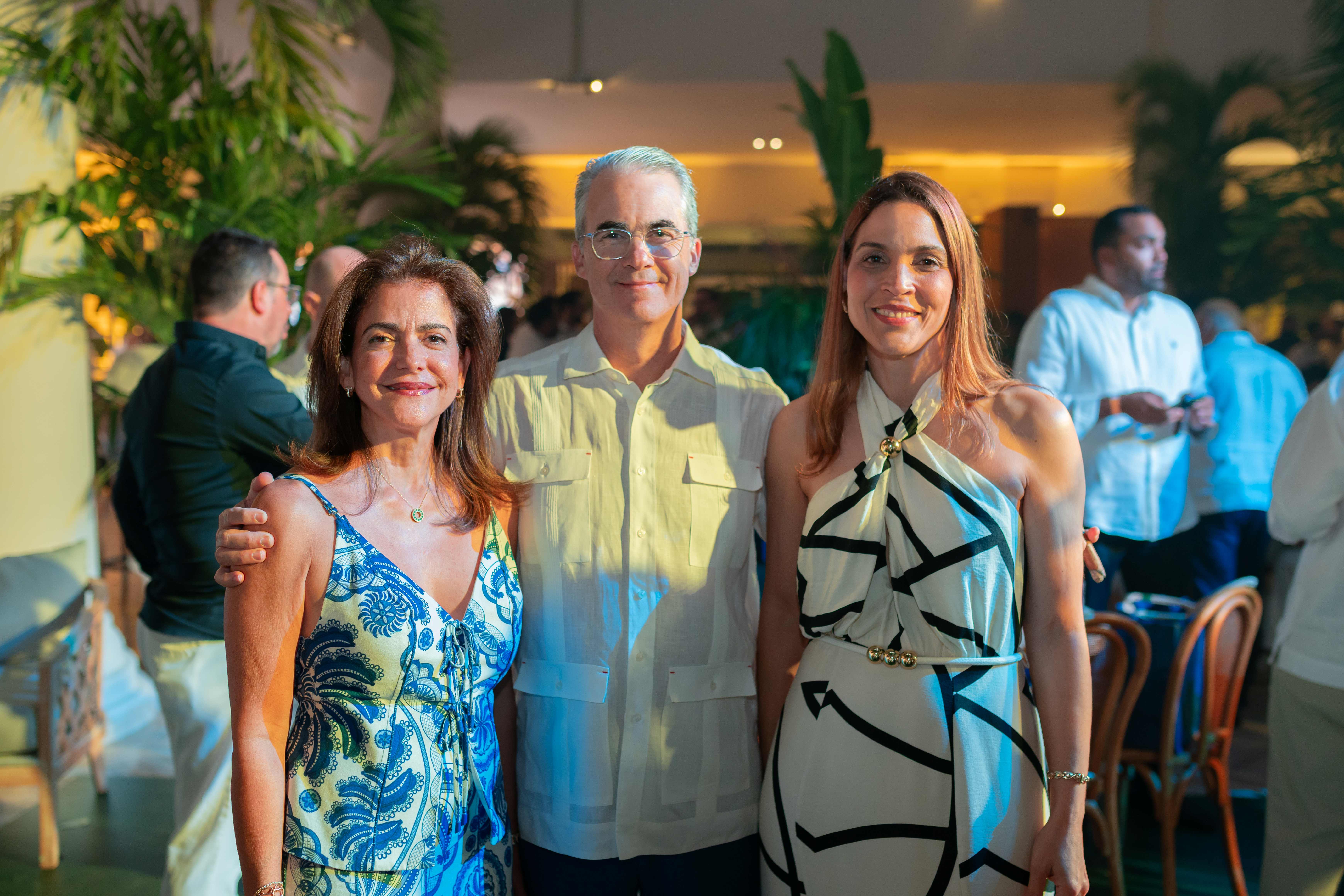 Elima González de Grullón, René Grullón y Elisha Fermín