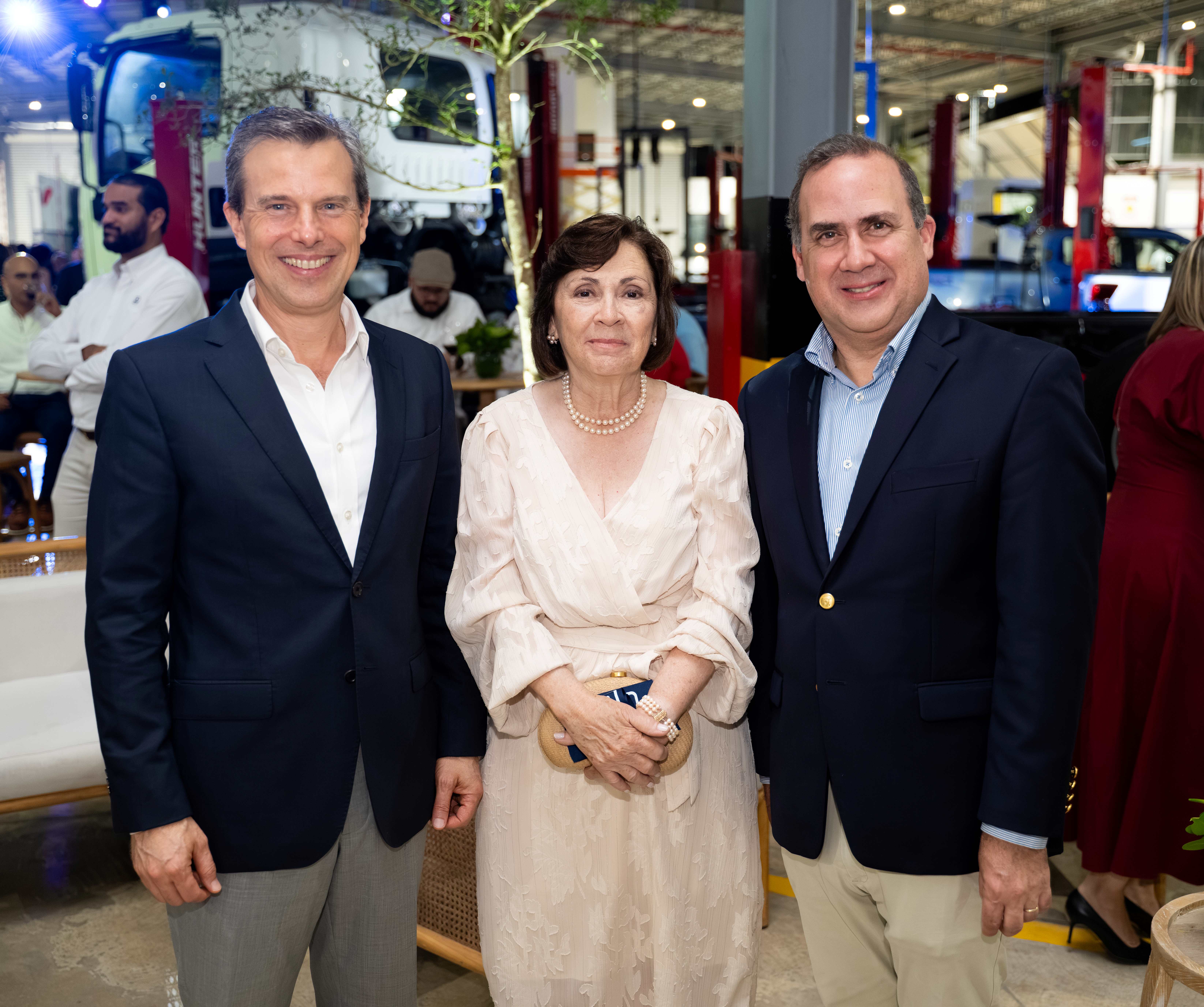 Marco Cabral, Georgia Anne Reid y Donald Pimentel Reid