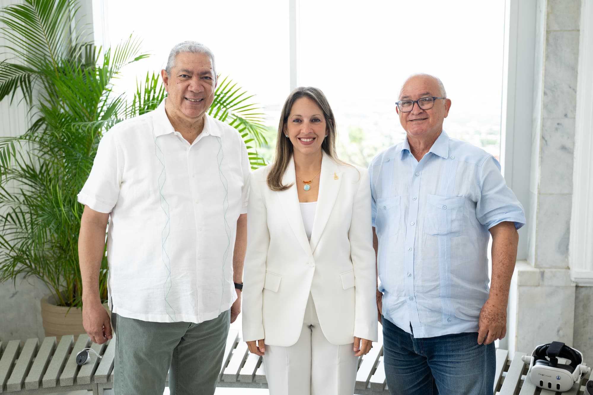 Junior McDougal, María Belissa Ramírez y Adalberto de León