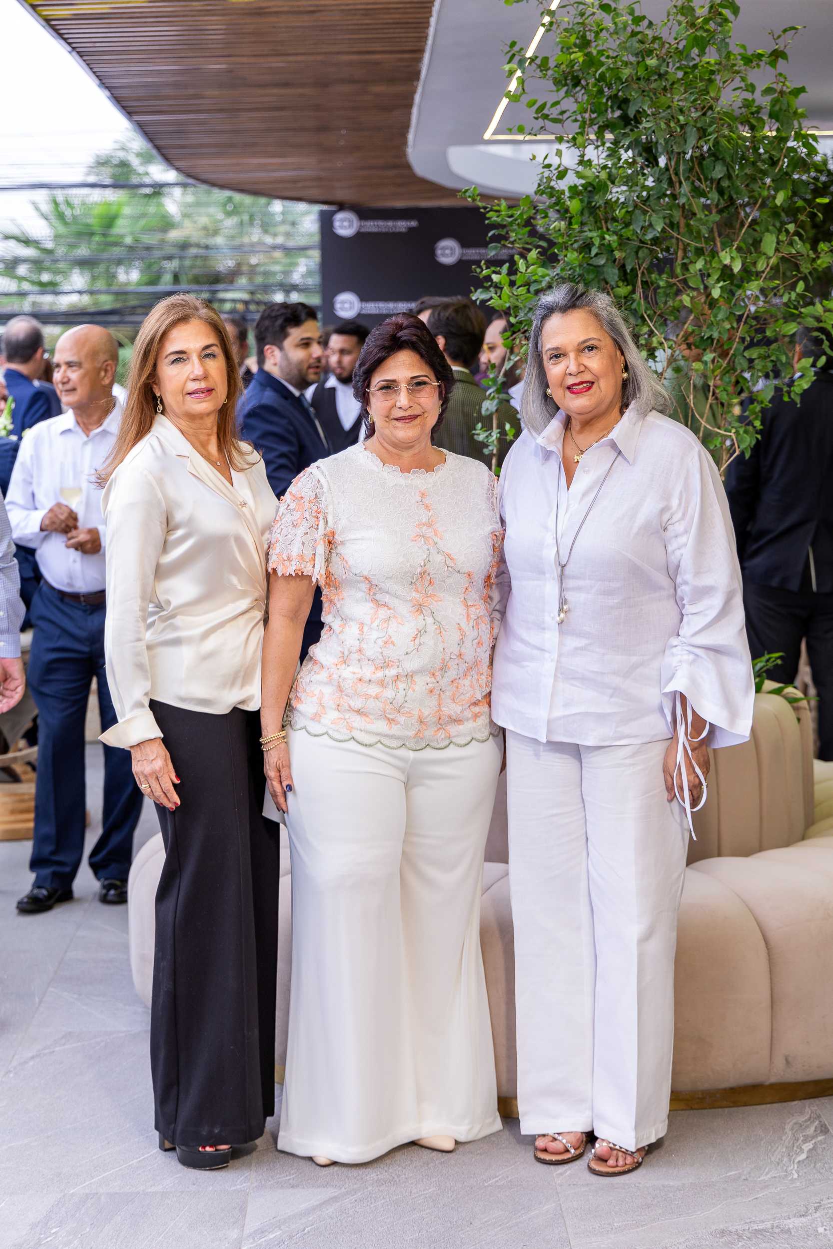 Roselyn Redondo, Lenina Redondo y Fina Rodriguez de Crespo